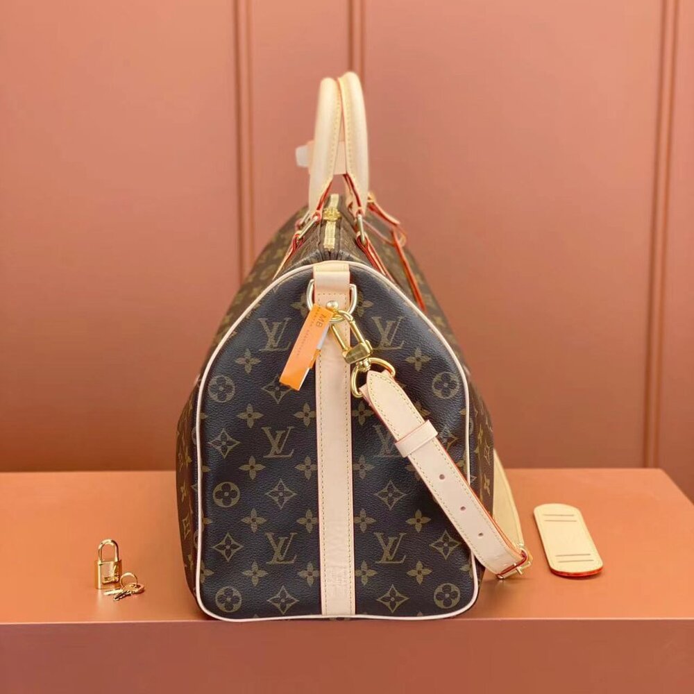 Louis Vuitton Handheld Bags, Chain Bags - Picture 7 of 9
